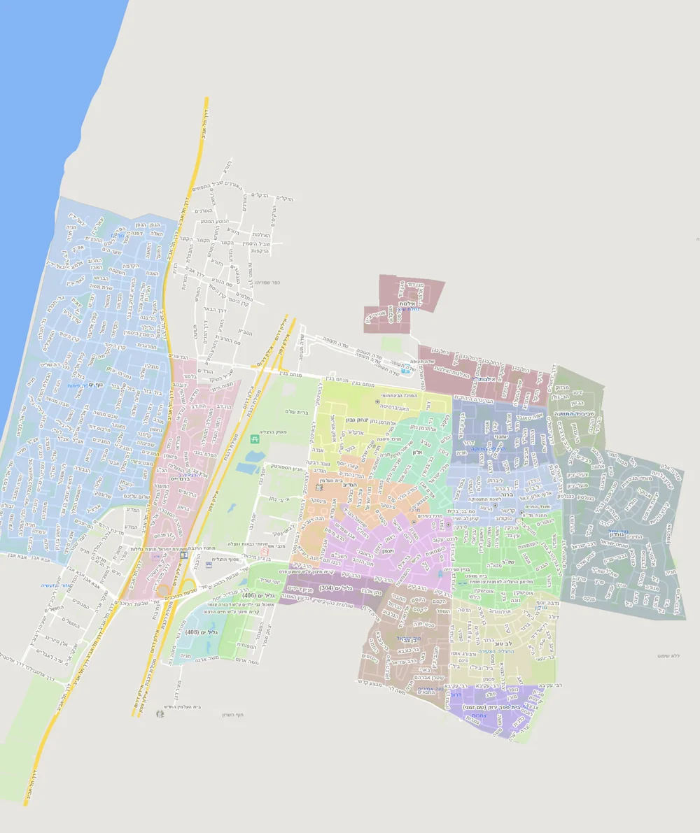 Carte des zones d’inscription des écoles primaires de Herzliya, publiée par la direction de l’ingénierie de la mairie de Herzliya. Chaque zone est d’une couleur distincte.